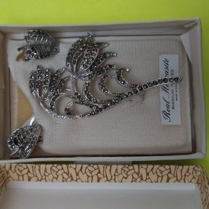 SET OF VINTAGE RHODIUM PLATED REAL MARCASITE EARRINGS AND BROOCH.